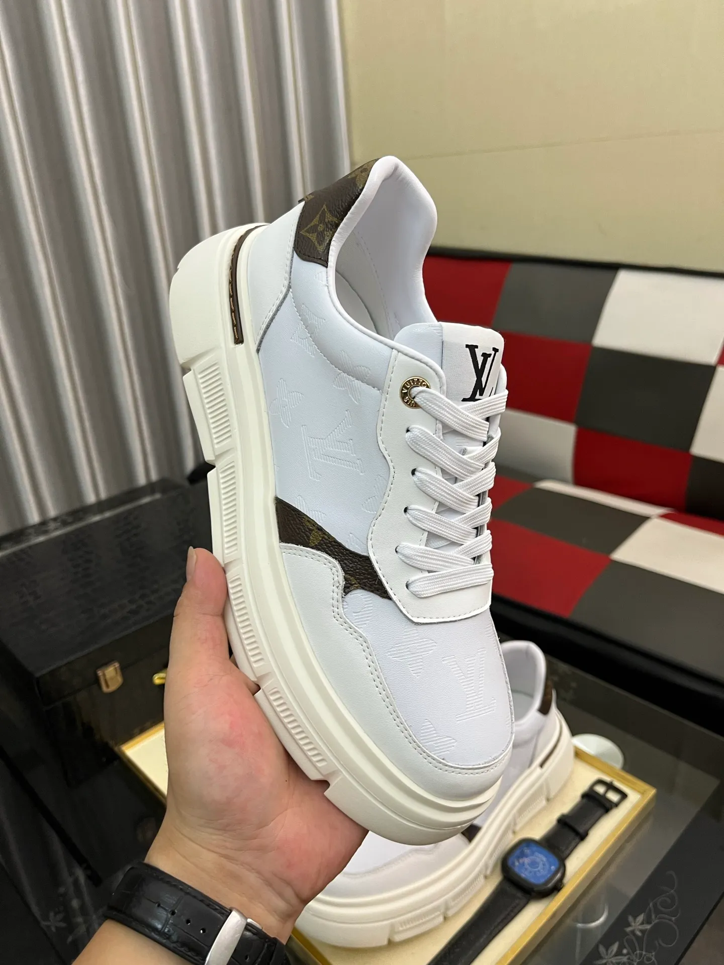 Men's shoes💰420⌚️⌚️"LOUI* VUITTO*" popular men's casual shoes, genuine Italian development💯purchasing level quality✔️The upper is made of official website material first-layer cowhide, comfortable and soft sheepskin feet⚡️Fashionable and versatile. The toe last shape is firm and full, and the soles are made from LV original molds and can be moved in and out of the counter at will. Light and comfortable on the foot~purely handmade, details determine quality! Size:38-442️⃣Colors available
